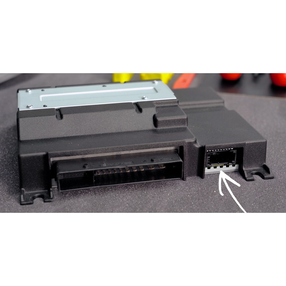 Ateca-Beats-Endstufe-mit-LWL