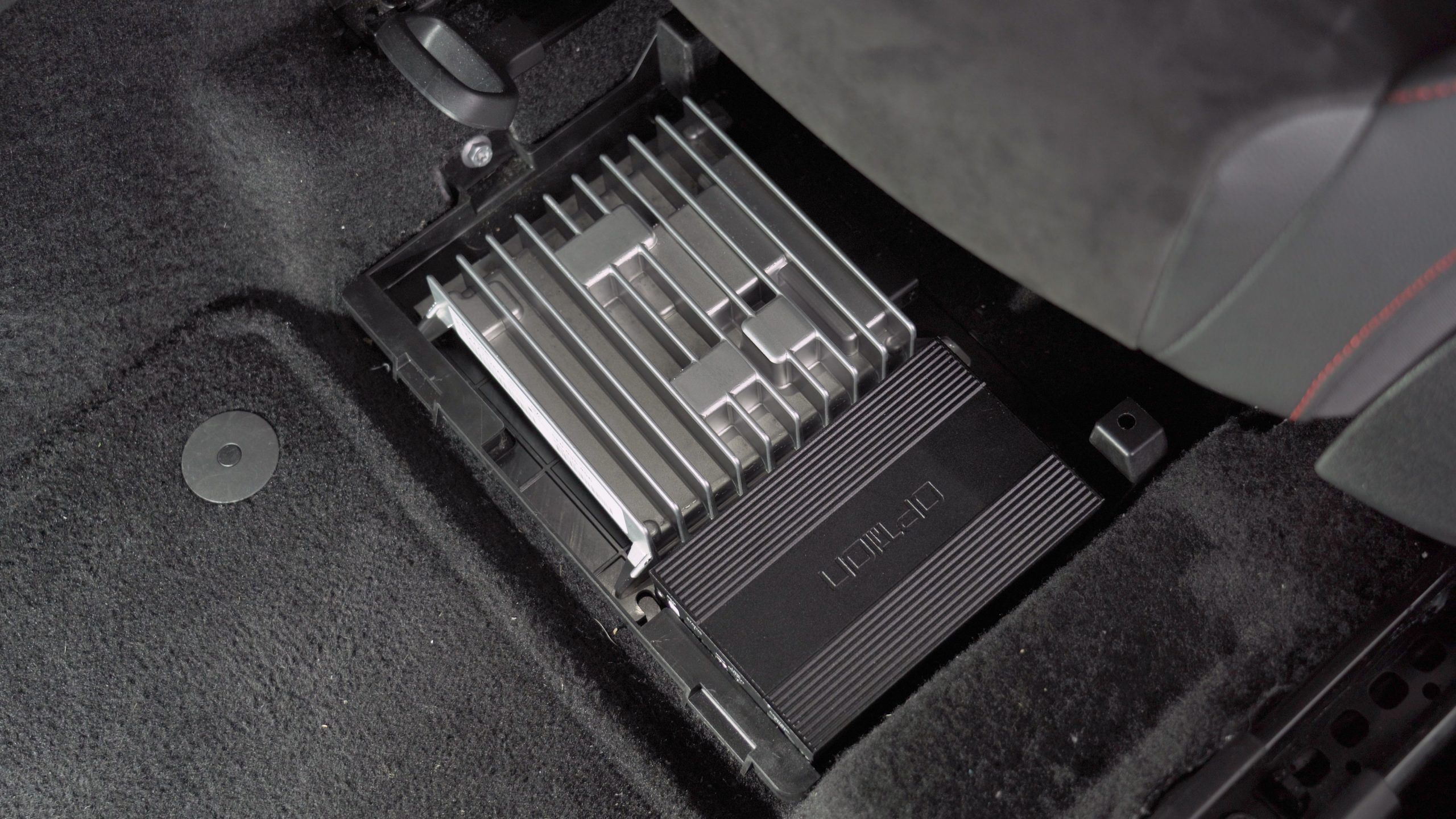 Soundsystem für Seat Leon 5F (mit Beats, ohne LWL) DSP-Verstärker & Reserverad-Subwoofer | V2 | OPTION Soundsystem für Seat Leon 5F (mit Beats, ohne LWL) DSP-Verstärker & Reserverad-Subwoofer | V2 | OPTION